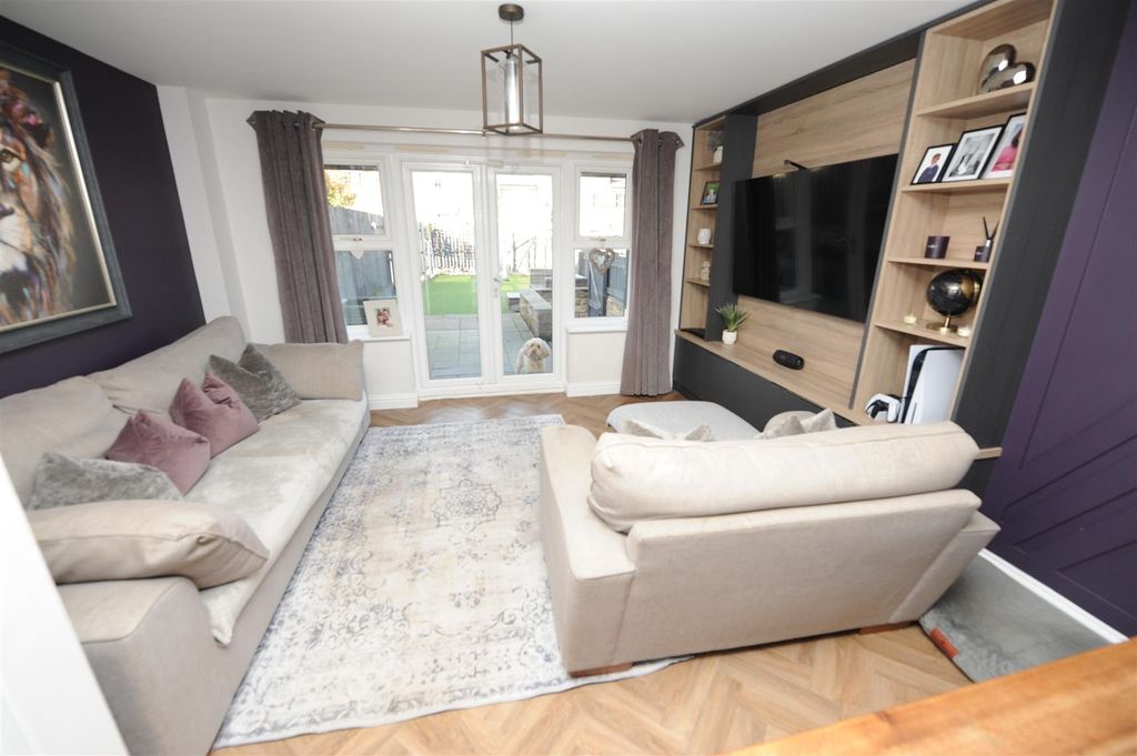 Property photo 2 of 25