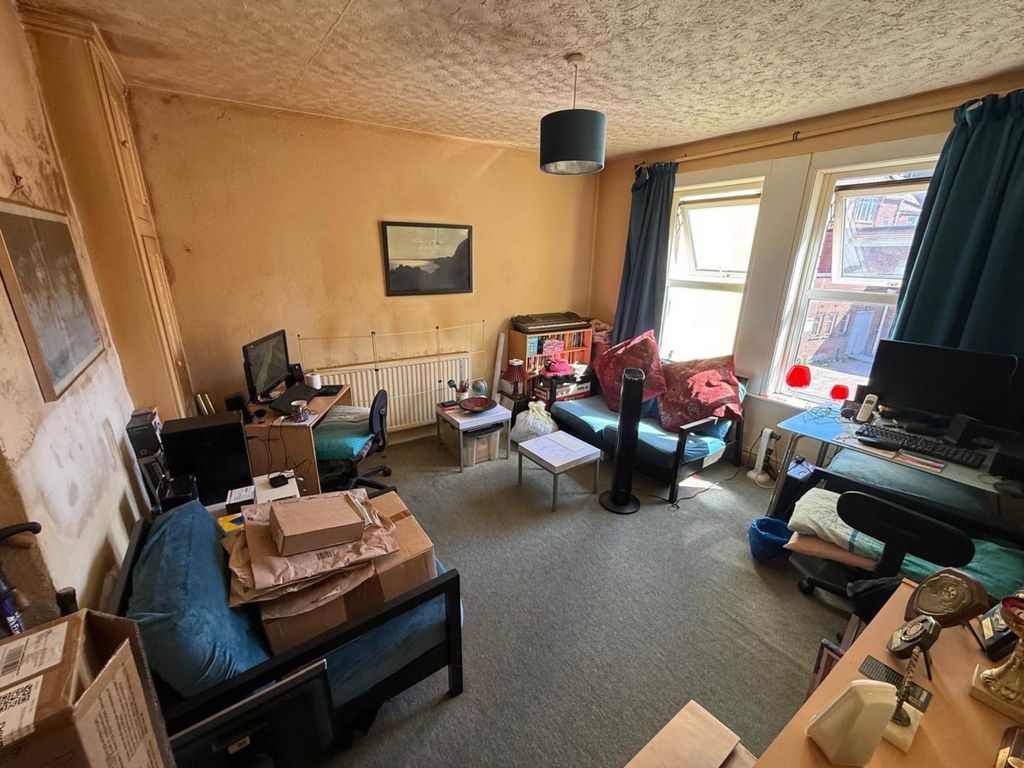 Property photo 3 of 12