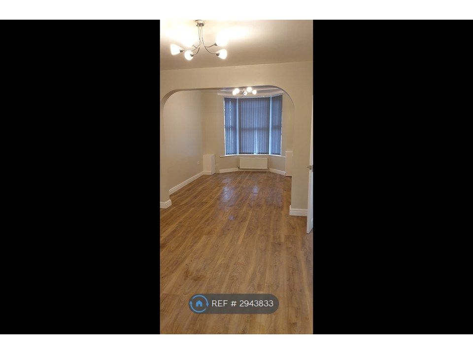 Property photo 2 of 20 Living Room