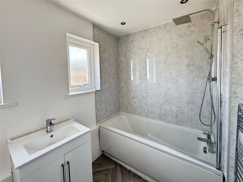 Property photo 3 of 13 Bathroom W/C
