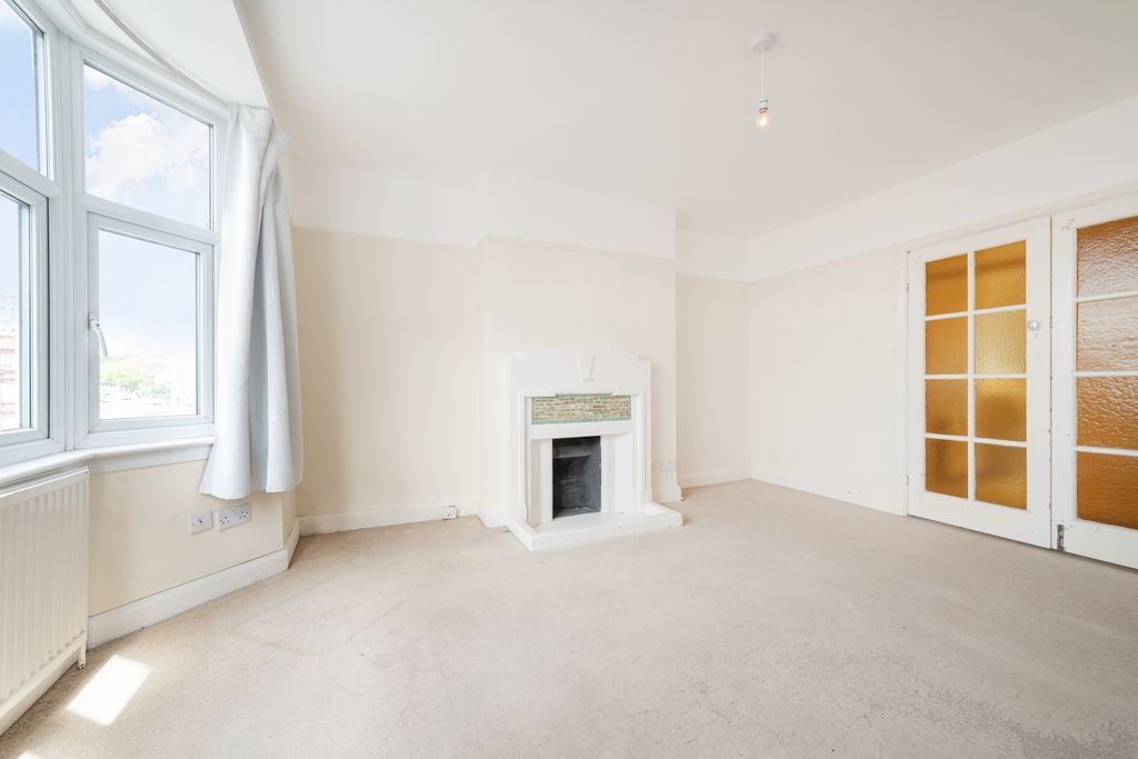 Property photo 1 of 14 Photo 8