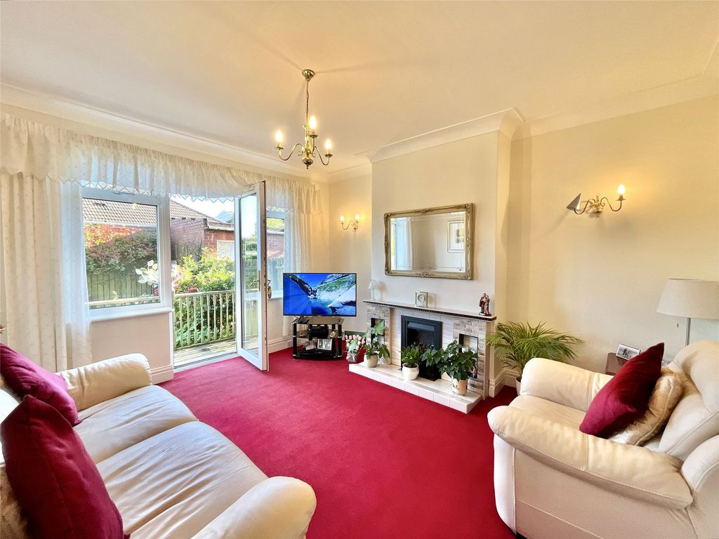 Property photo 2 of 14 Lounge