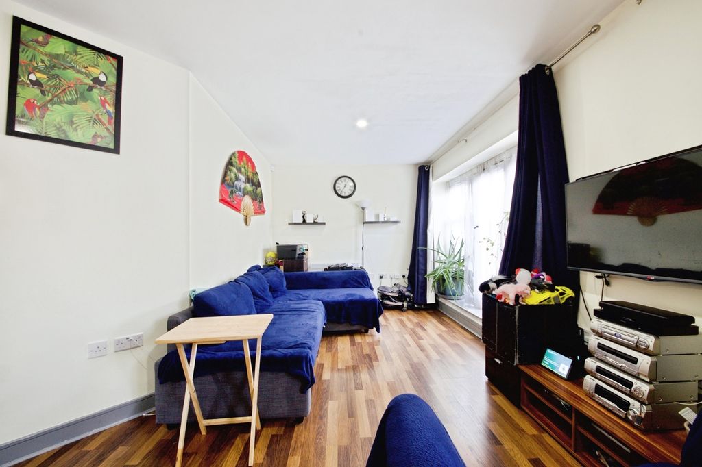 Property photo 2 of 17 Photo