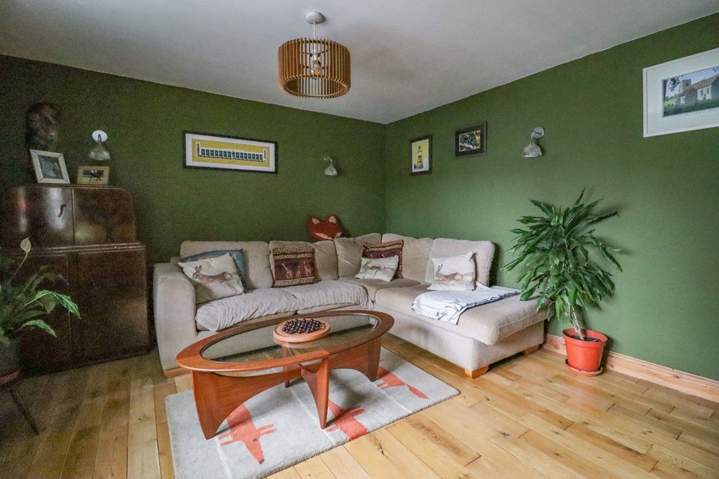 Property photo 2 of 19 4642263