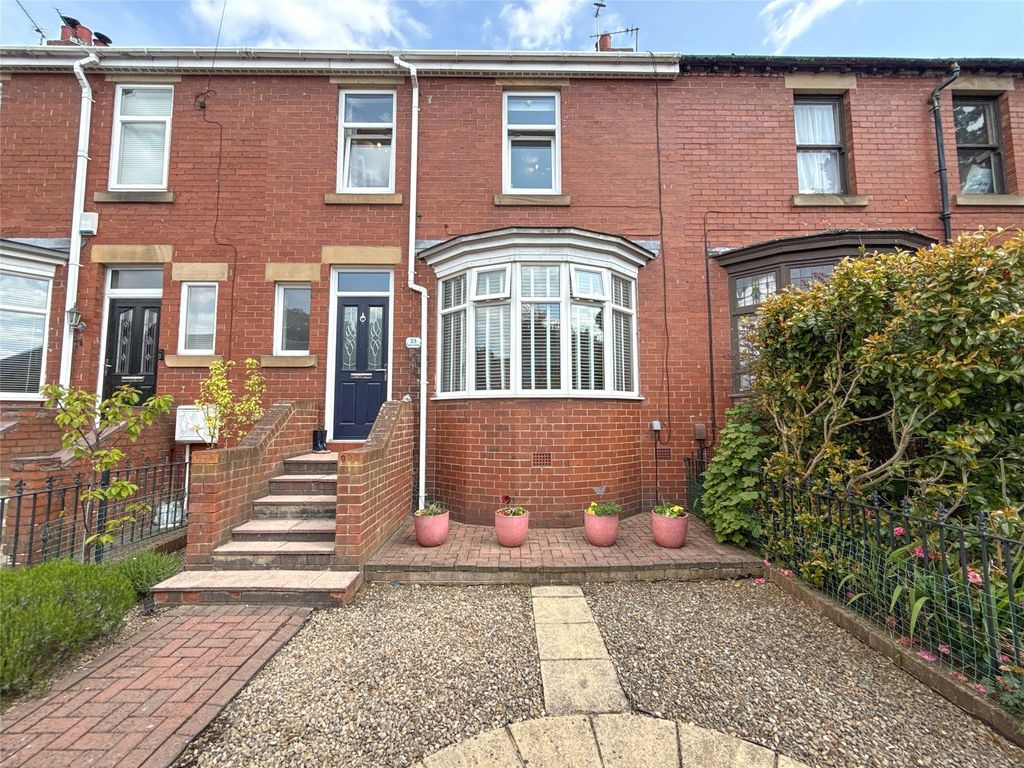 Property photo 1 of 18 External