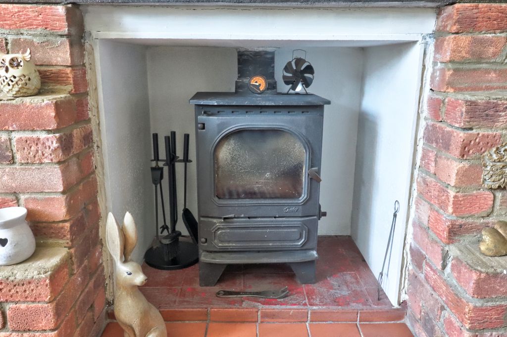 Property photo 3 of 17 Woodburner