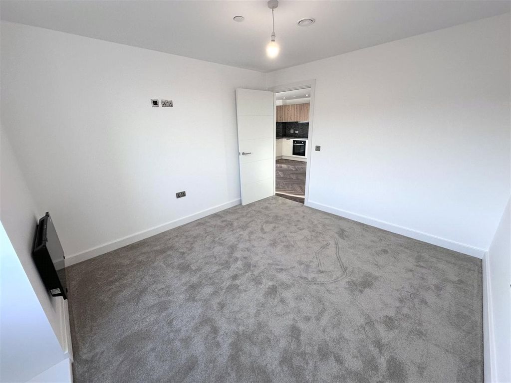 Property photo 3 of 11 Bedroom