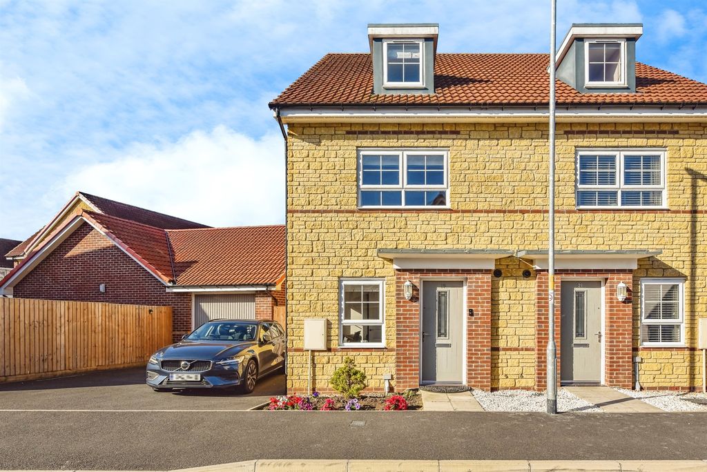 Property photo 1 of 20