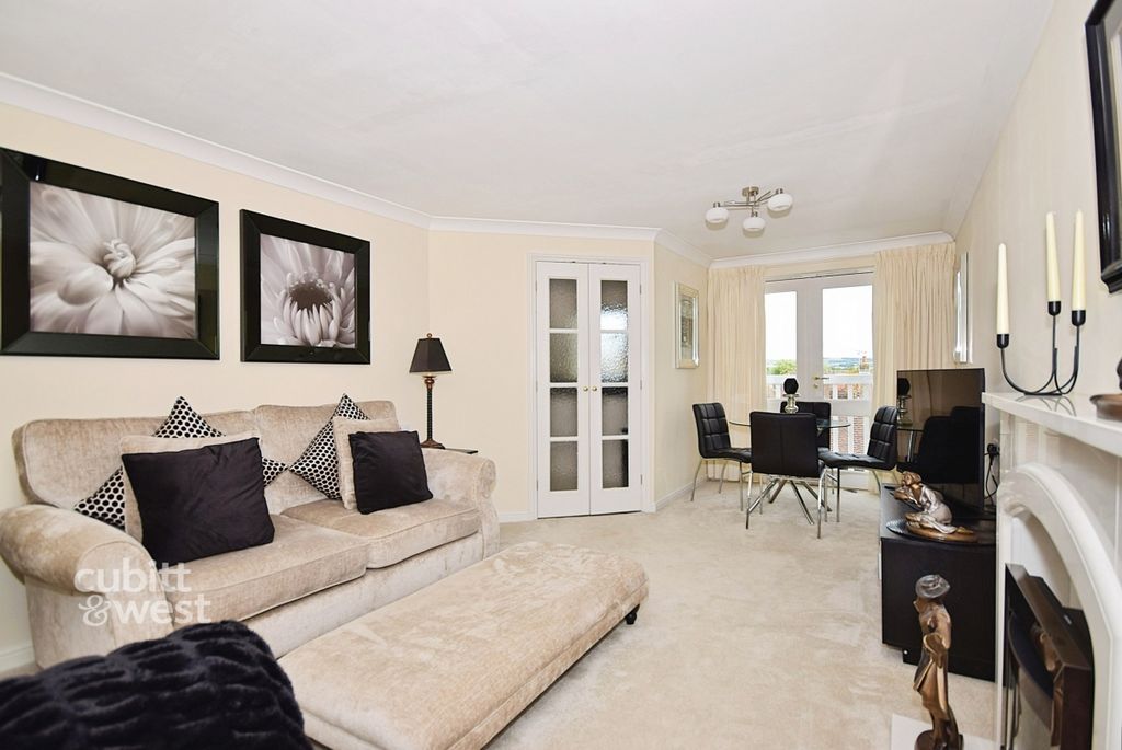 Property photo 2 of 13 4