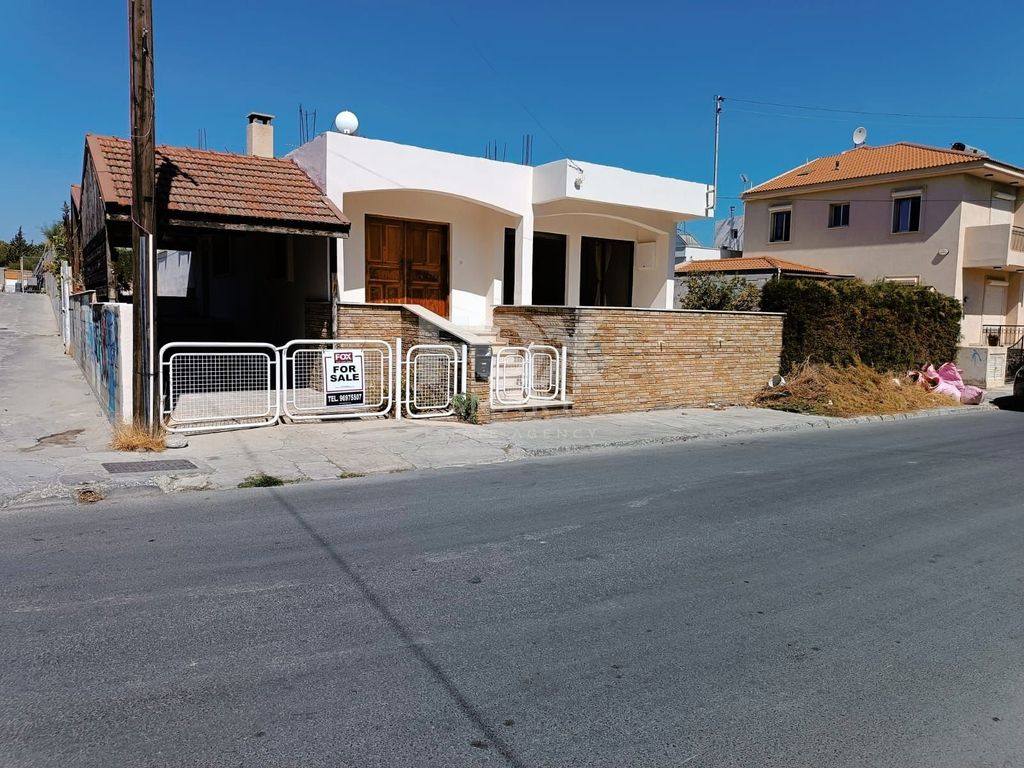 Property photo 1 of 6 Large Residential Building Plot With House For Sale In Mesa