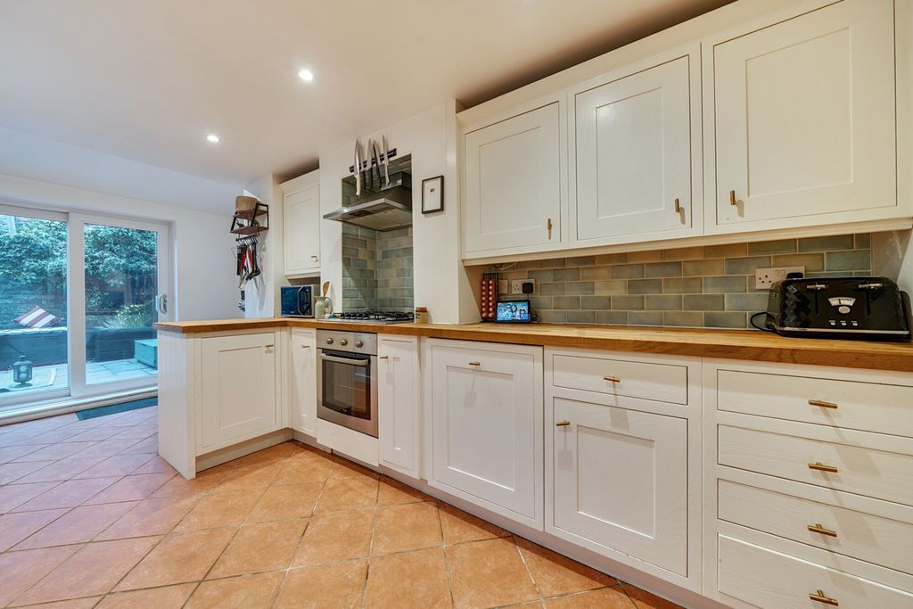 Property photo 2 of 16 Kitchen