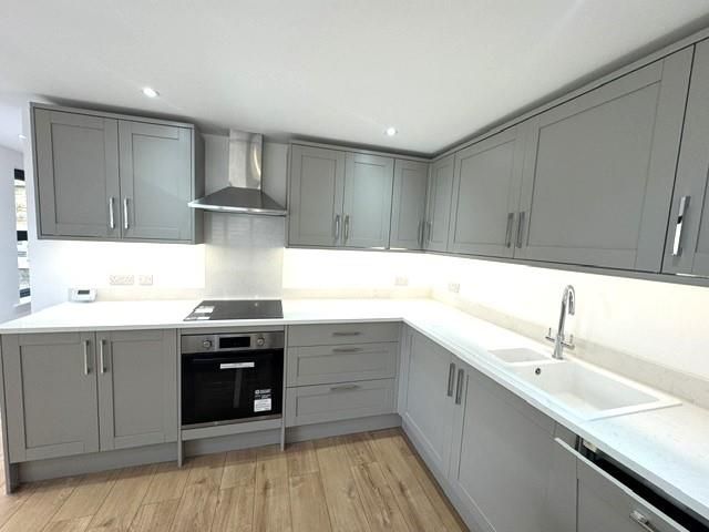 Property photo 3 of 13 Kitchen
