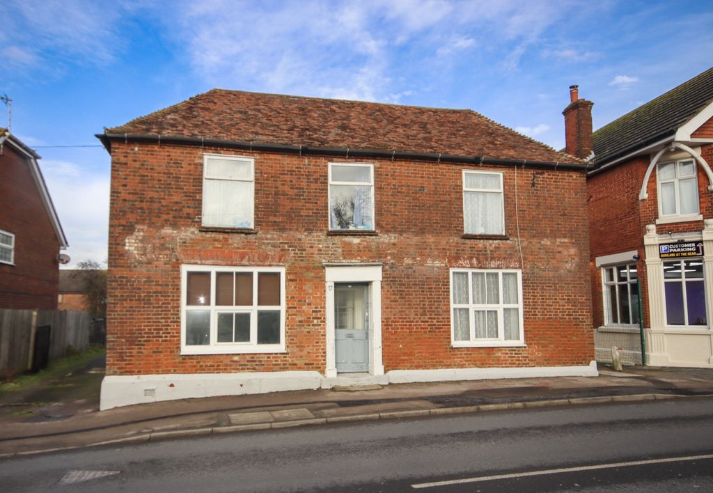 Property photo 1 of 11 6 Bed Detached House For Sale High Street, Newington Me9