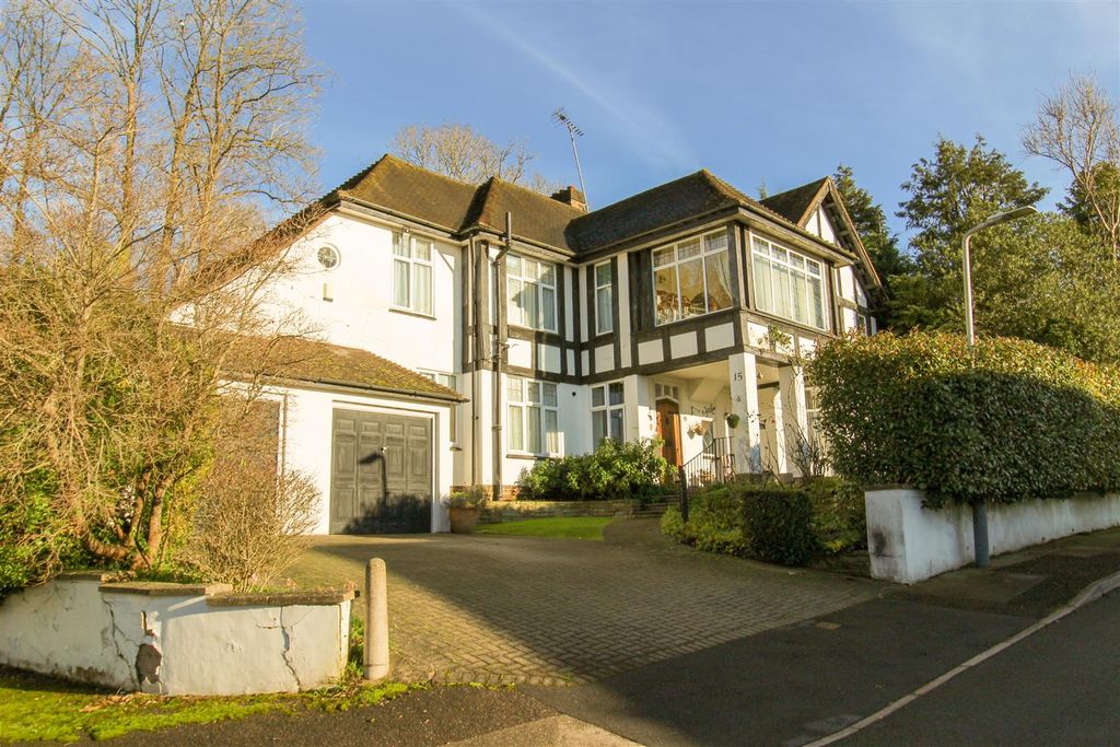 Property photo 1 of 30