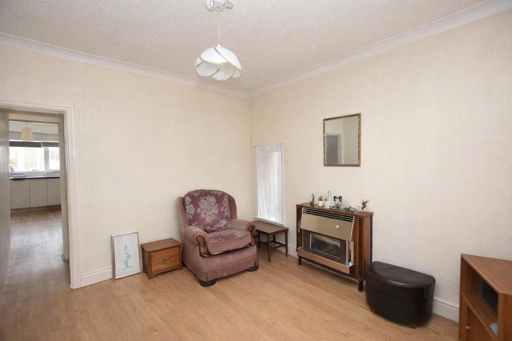 Property photo 3 of 12 Lounge