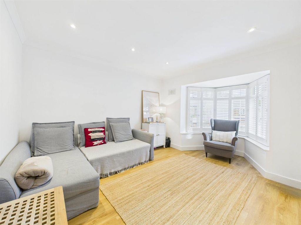 Property photo 2 of 11 Cam05080G0-Pr0221-Still021.Jpg