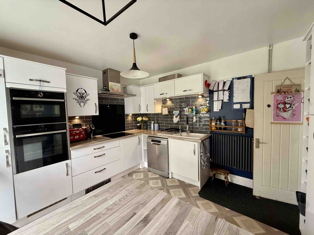 Property photo 3 of 18 Gallery