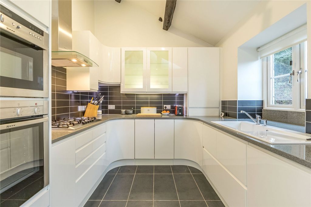 Property photo 2 of 24 Breakfast Kitchen