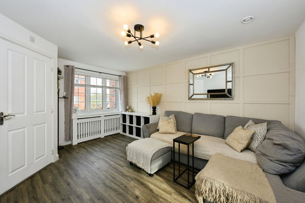 Property photo 2 of 19 Pbox-Img.Jpg