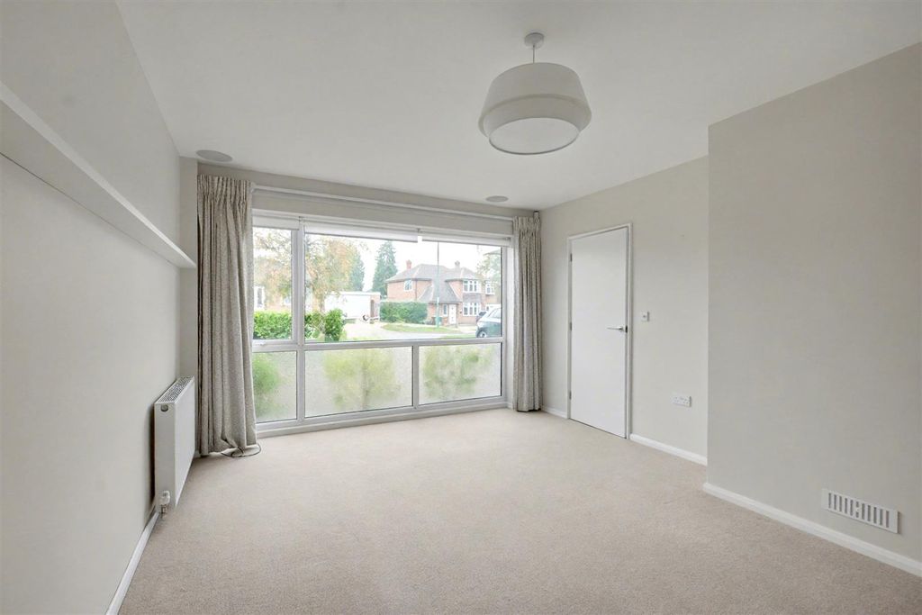 Property photo 2 of 22 Lounge_2.Jpeg