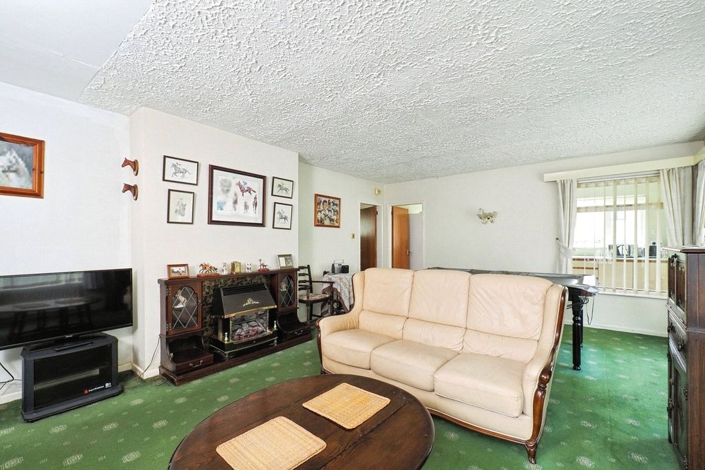 Property photo 3 of 22 Annex Lounge