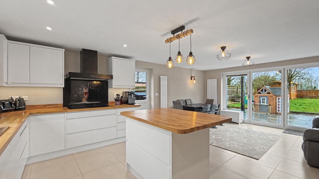 Property photo 2 of 27 4829164