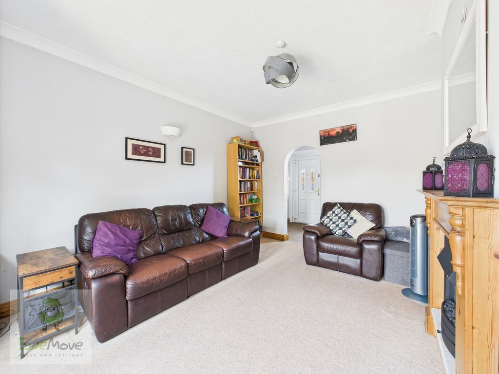 Property photo 3 of 17 Living Room