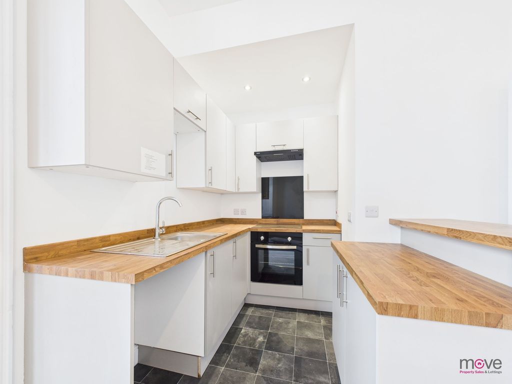 Property photo 2 of 6 Kitchen