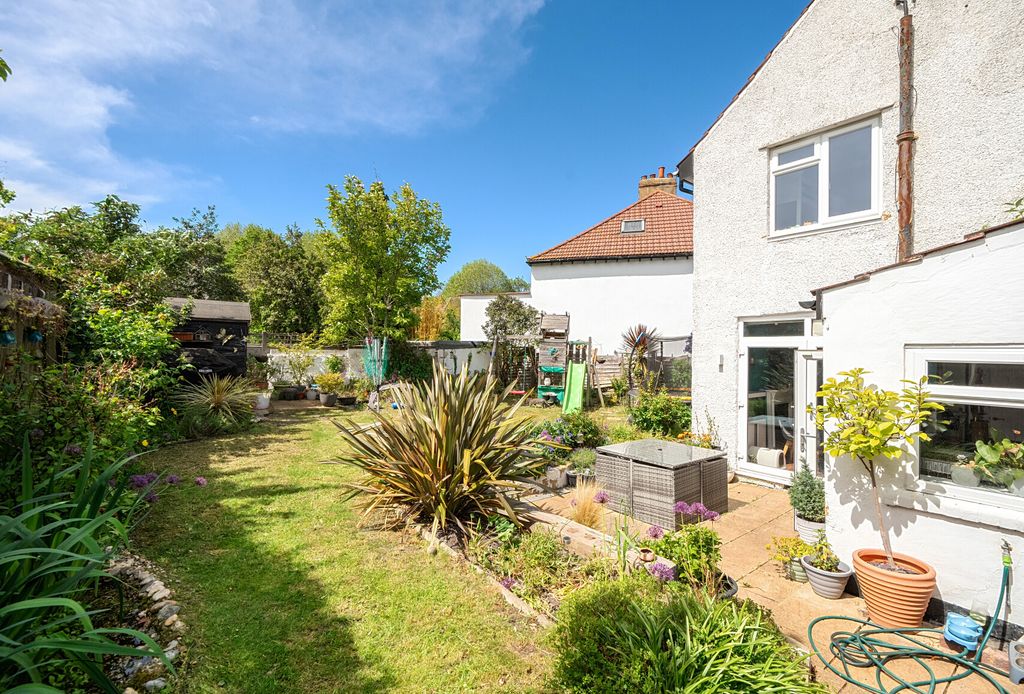 Property photo 3 of 11 1450818-6-69F1F72...