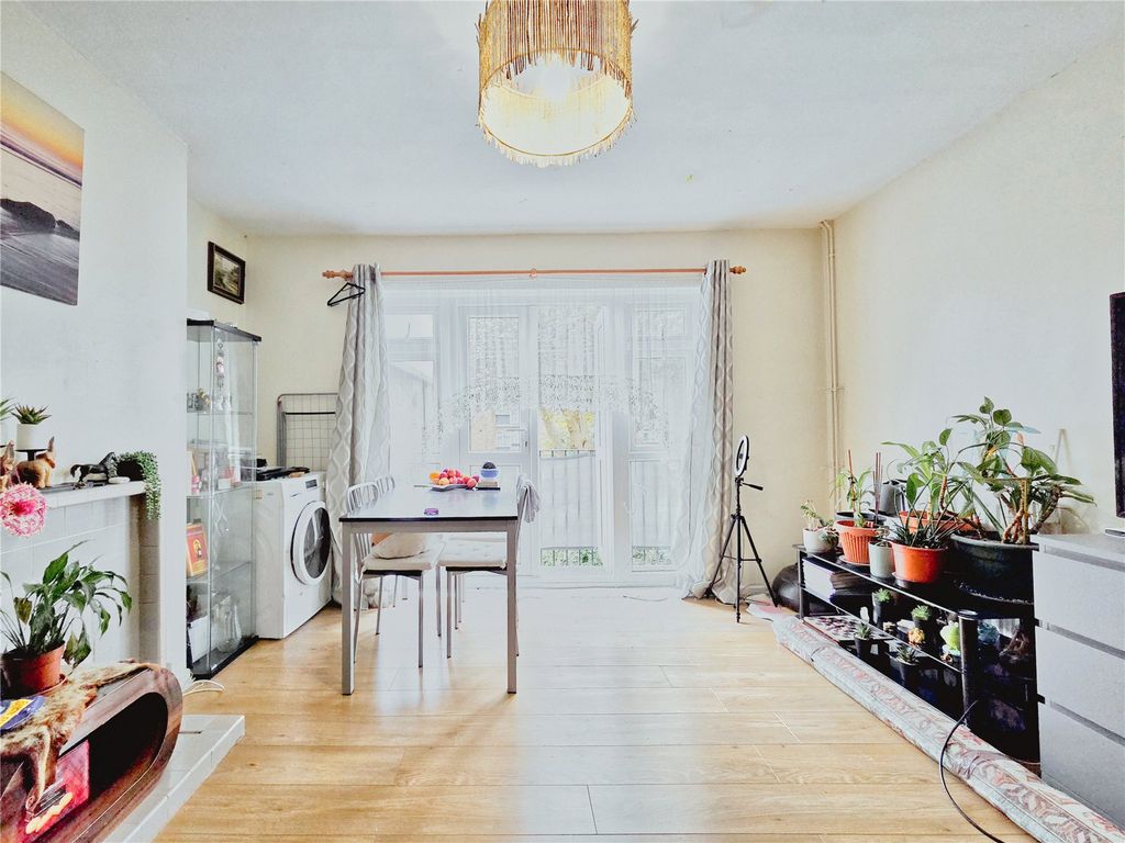 Property photo 3 of 12 Picture No. 18