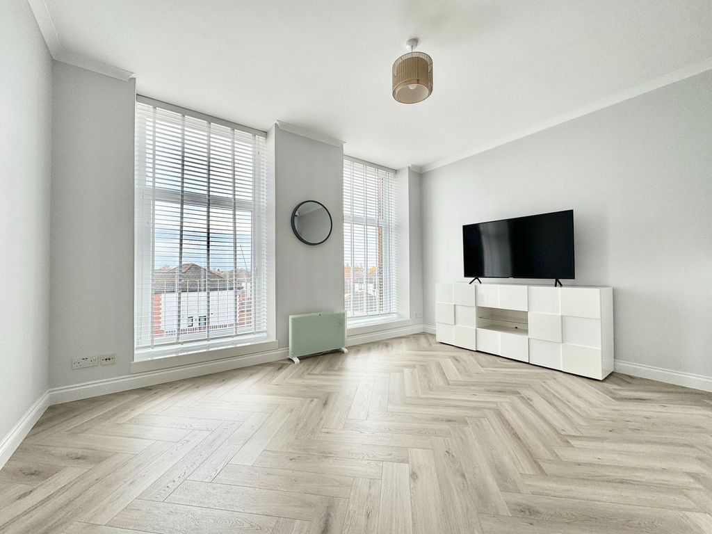 Property photo 3 of 26