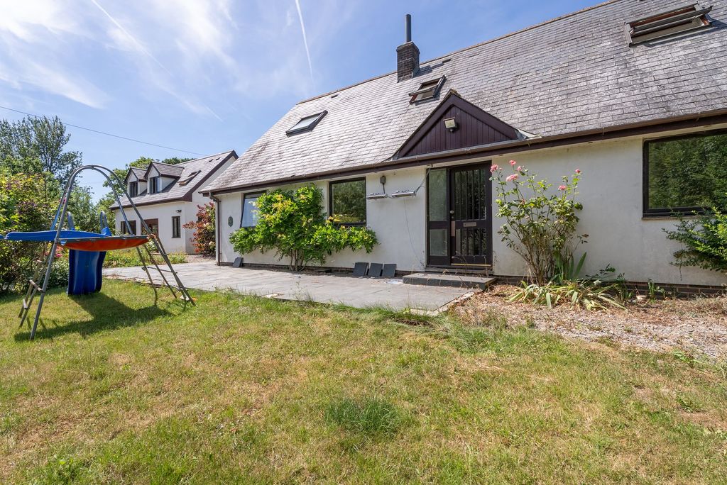 Property photo 1 of 32