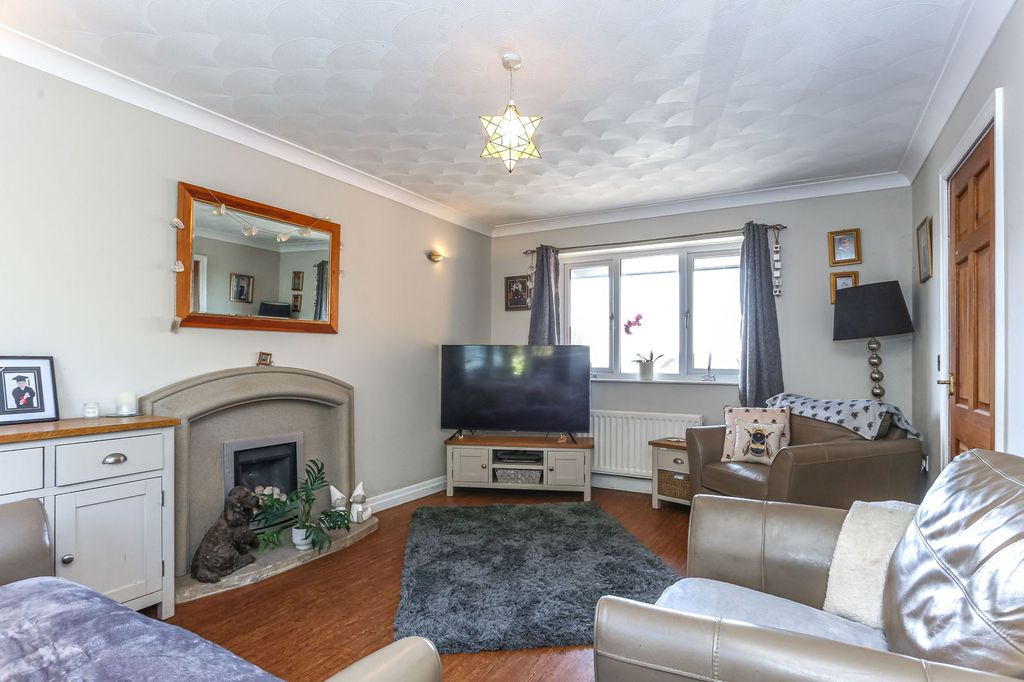 Property photo 3 of 33