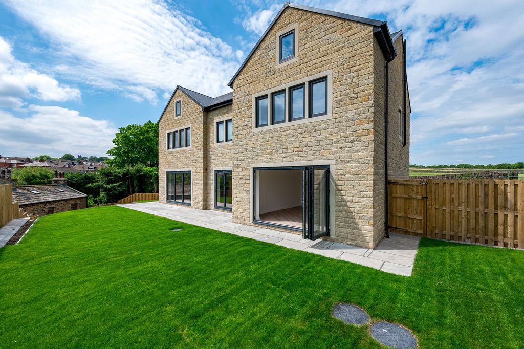 Property photo 2 of 52