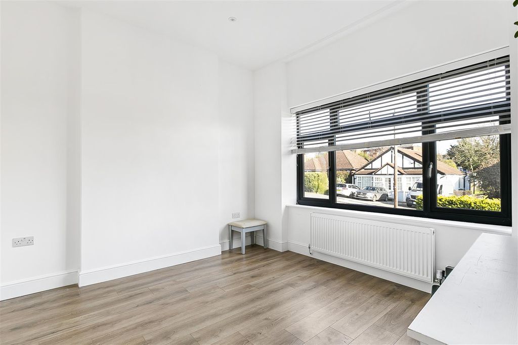 Additional image 11 of 5 bed detached house for saleOak Avenue, Enfield EN2