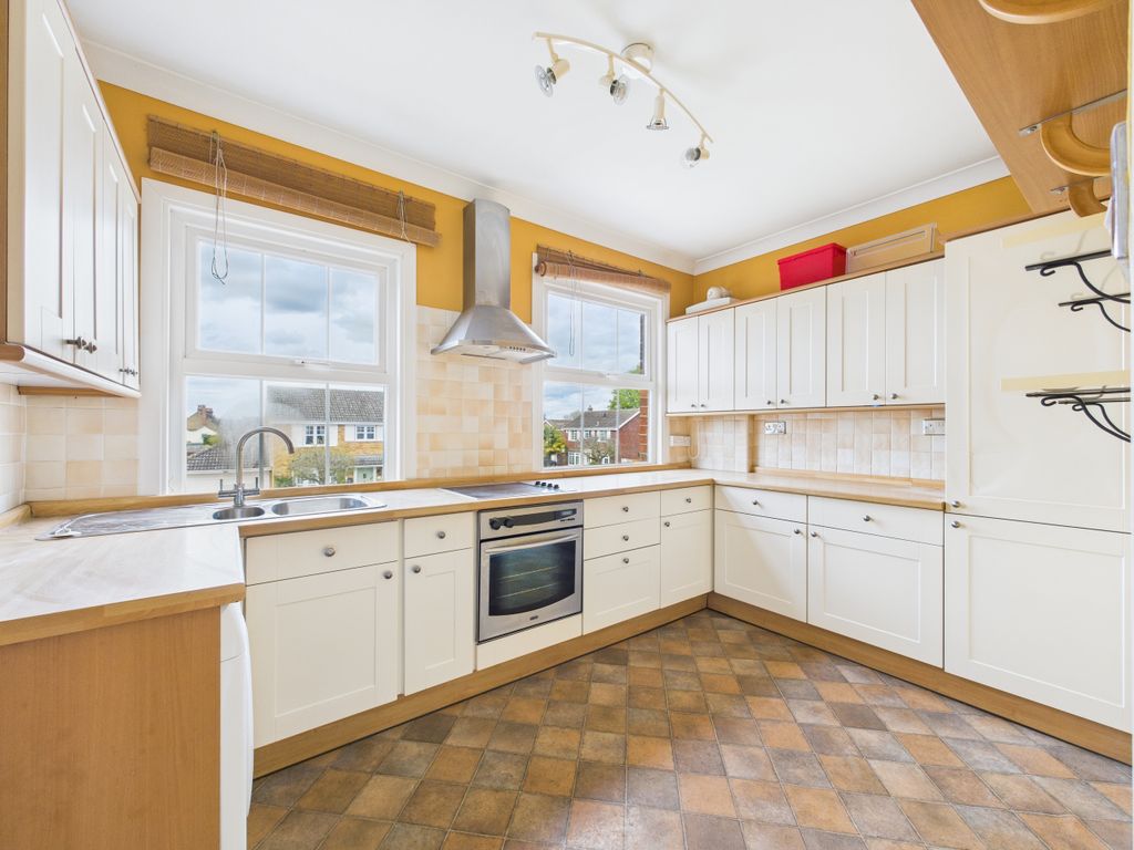 Property photo 3 of 12 Kitchen (1)