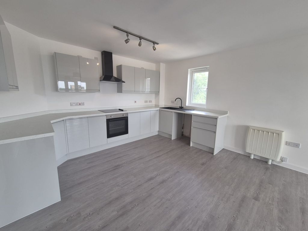 Property photo 3 of 17 Kitchen