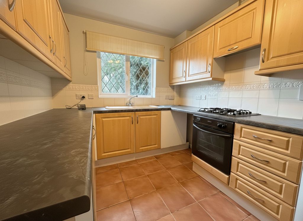 Property photo 3 of 12 Kitchen