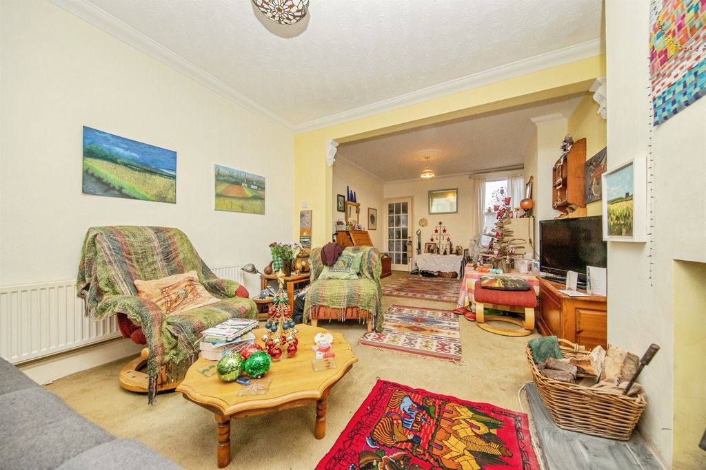 Property photo 2 of 17