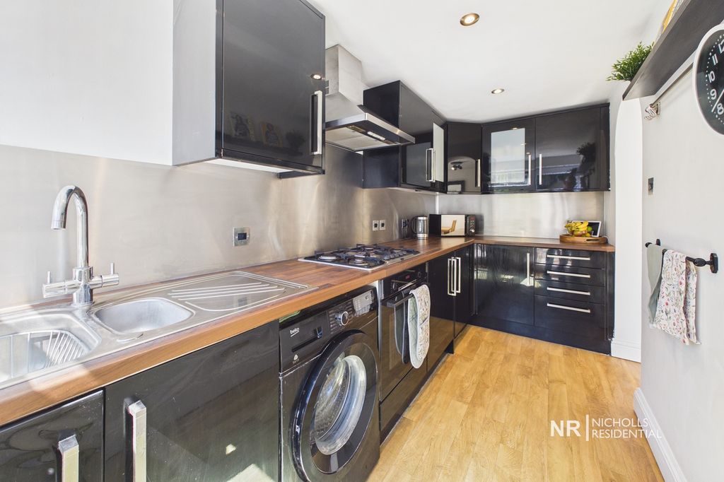 Property photo 3 of 16 Kitchen