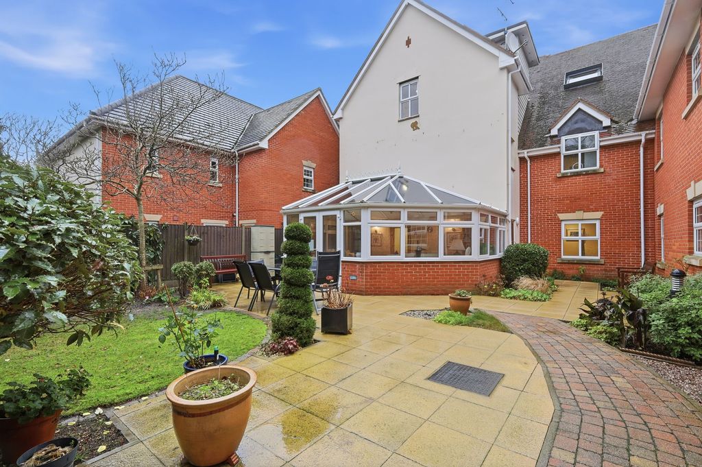 Property photo 1 of 16 Residents Garden