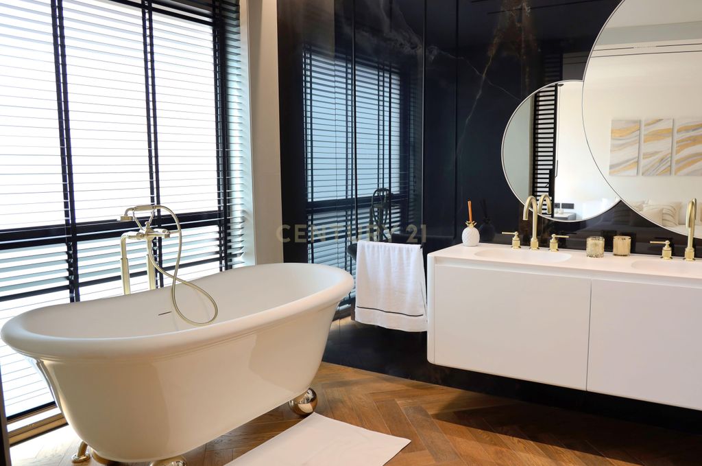 Property photo 3 of 65