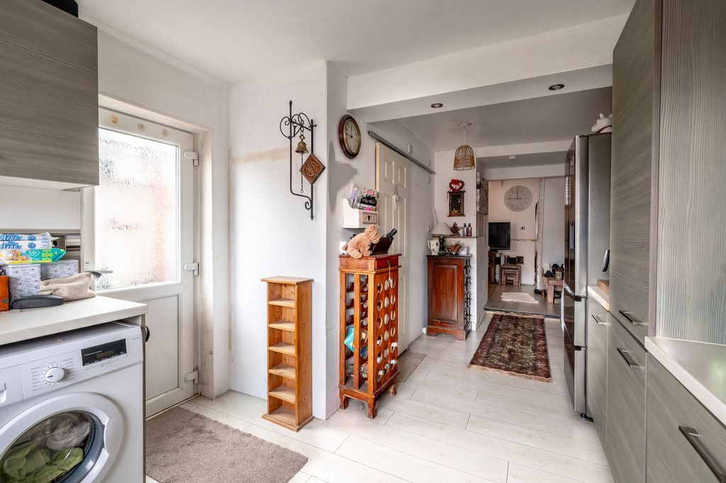 Property photo 3 of 20