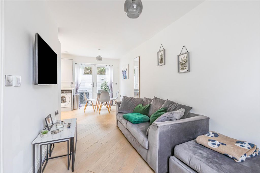 Property photo 3 of 20 7_68685.Jpg