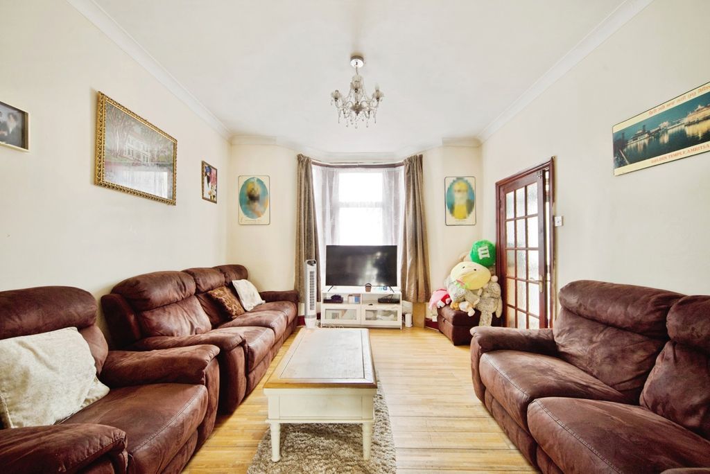 Property photo 2 of 16 Photo