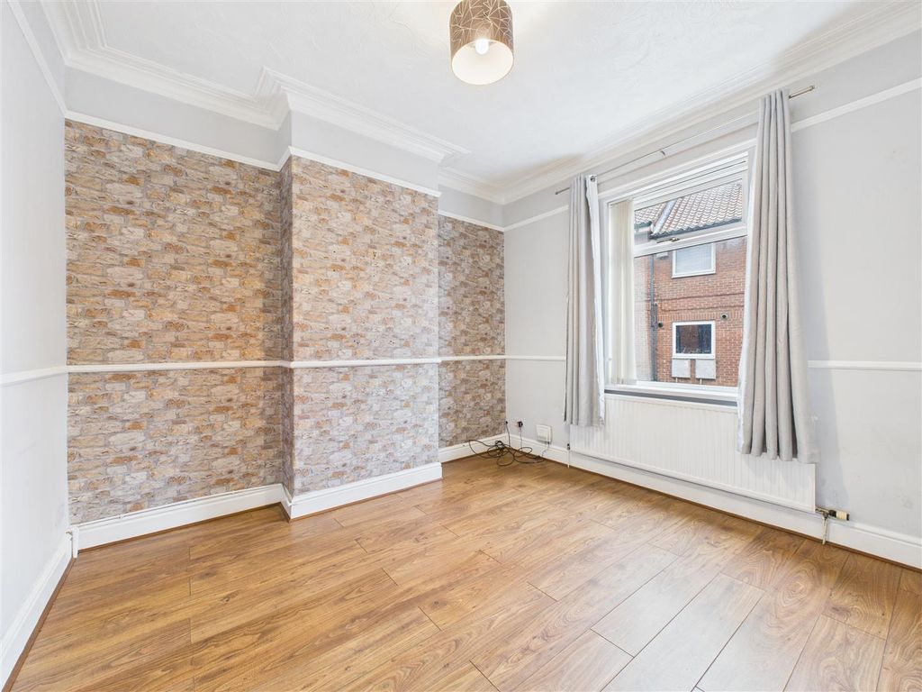 Property photo 2 of 17 Cam05193G0-Pr0069-Still001.Jpg