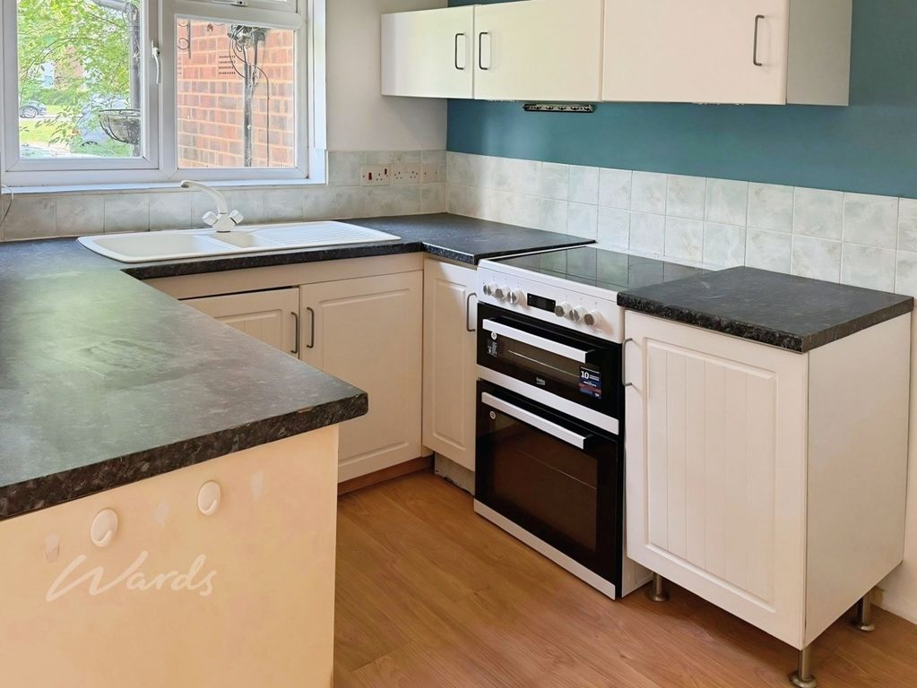 Property photo 3 of 8 Kitchen
