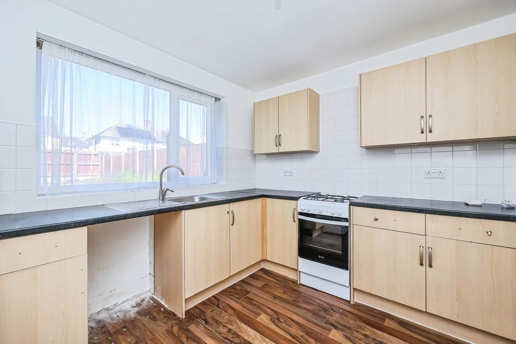 Property photo 2 of 14 Kitchen