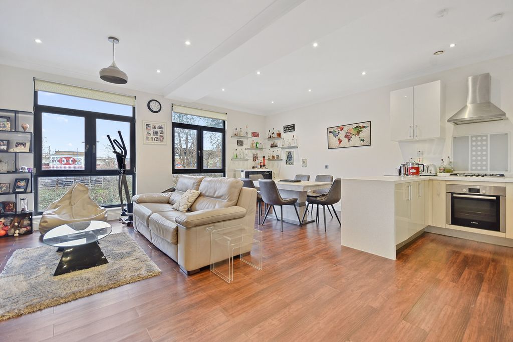 Property photo 1 of 12