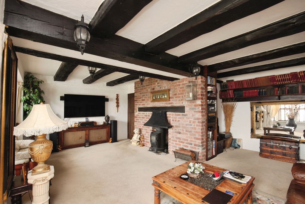 Property photo 2 of 18 Living Room